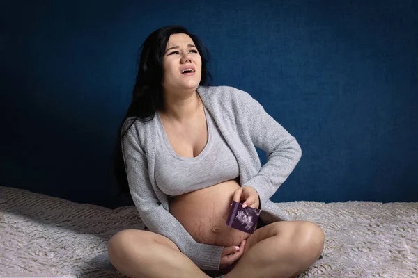 Pregnant Woman Grimaces Pain Bedroom — Stock Photo, Image