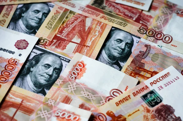 Rosyjskie Pieniądze Ruble Dolary Banknot 5000 Rubli Finansowanie — Zdjęcie stockowe