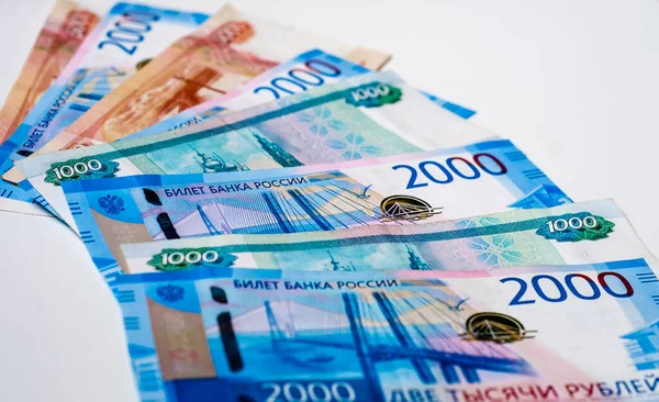 Русские Бумажные Деньги Рубли Банкноты Номиналом 2000 5000 Рублей Финансы — стоковое фото