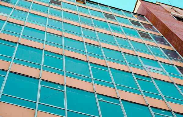 Das Gebäude Hat Viele Fenster Verglasung Eines Mehrstöckigen Neubaus Moderne — Stockfoto