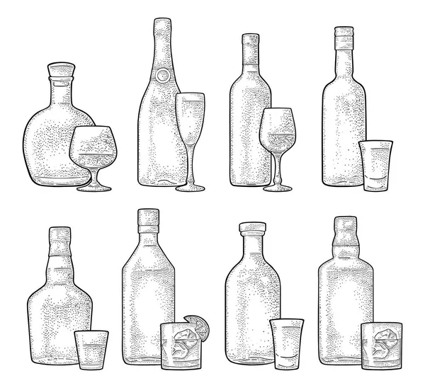 Set vaso y botella de whisky, vino, tequila, coñac, champán. Grabado vectorial — Archivo Imágenes Vectoriales