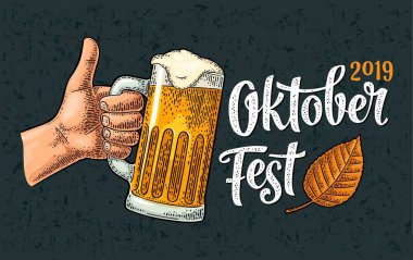 Oktoberfest 2019 kaligrafik el yazısı harfleri ve vektör vintage oyma bira