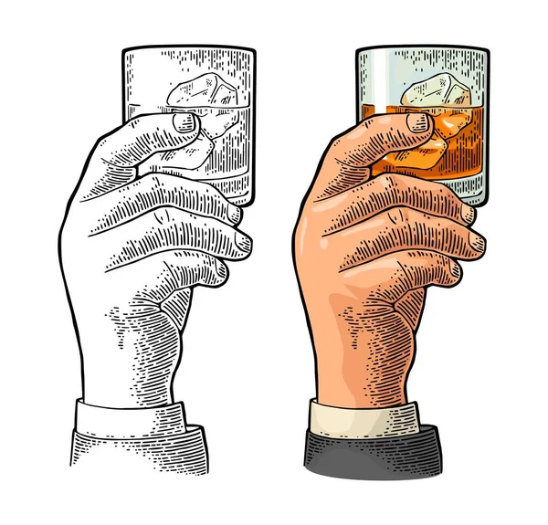 Männliche Hand Hält Glas Whiskey Vintage Farbvektorgravur Illustration Für Etikett — Stockvektor