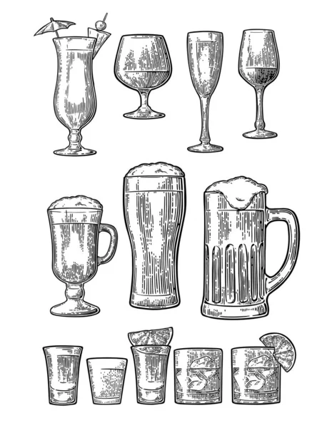 Set glazen bier, whisky, wijn, gin, rum, tequila, cognac, champagne, cocktail. — Stockvector