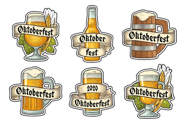 设置不同的玻璃杯啤酒带 玉米耳朵和跳跃分枝 在白色背景上孤立的矢量雕刻彩色图像 Oktoberfest 2020哥特式字体 — 图库矢量图片