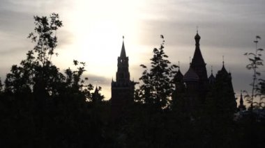 Hızlandırılmış. Saint Basil Katedrali Kremlin Kulesi, Moskova geceleri kırmızı meydanında. Rusya'nın en popüler landmark biri.