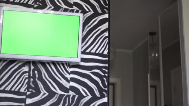 Modern tv, turning channels animation with the green screen — Stock Video