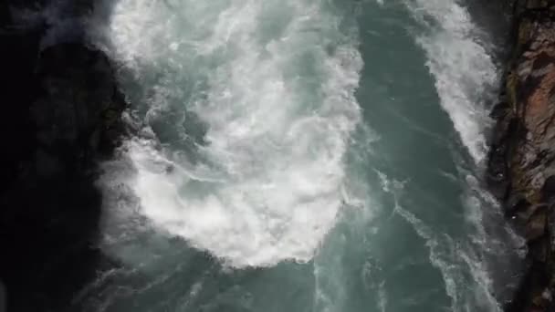 Beautiful water splash in crystal natural cave. — Stock Video