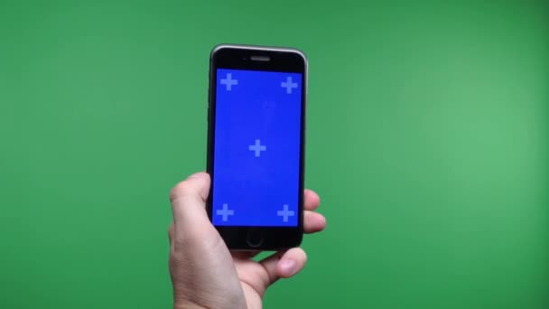 Telefon Der Hand Nahaufnahme Isoliert Auf Grünem Hintergrund Telefon Bildschirm — Stockvideo