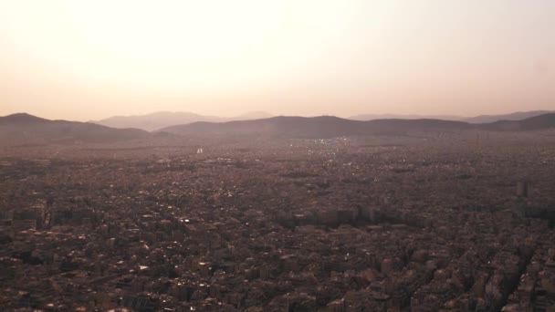 La vista panoramica della città di Atene, Grecia dalla cima del colle Lycabettus . — Video Stock