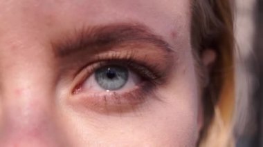 Makro mavi gözü kapat insan gözü doğal güzelliği aç