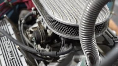 açık araba kaputu mekanik araba motoru yakın