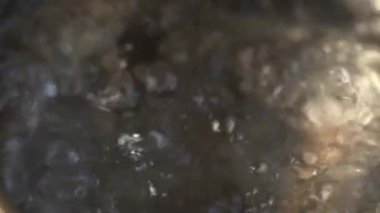 Kaynar su, kaynar su ve irin (içecekler).