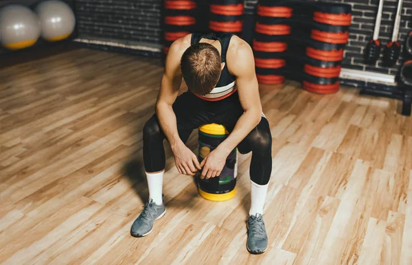Overhead Shot Sporty Man Sitting Sandbag Relaxing Exercises Gym Attractive — Stock Photo, Image