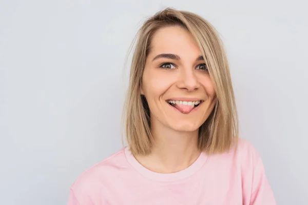 Primo Piano Ritratto Orizzontale Una Donna Divertente Positiva Con Capelli — Foto Stock