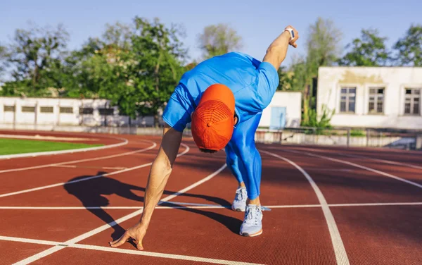 Professionele Jonge Sprinter Atlete Man Uitgangspositie Klaar Beginnen Een Race — Stockfoto