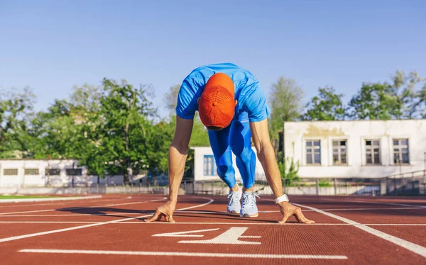 Αθλητισμός Lifestyle Και Άνθρωποι Έννοια Sprinter Αρσενικό Αθλητής Στην Αρχική — Φωτογραφία Αρχείου