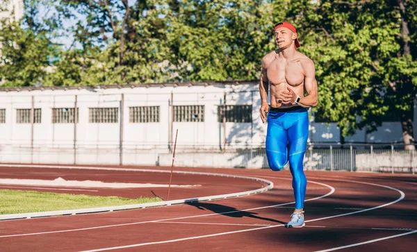 Όμορφος Ενεργό Μυϊκό Αρσενικό Αθλητής Τρέξιμο Και Τζόκινγκ Μόνο Κατά — Φωτογραφία Αρχείου