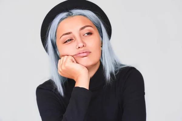 Horizontal Retrato Estúdio Bela Jovem Triste Adolescente Com Cabelo Azul — Fotografia de Stock