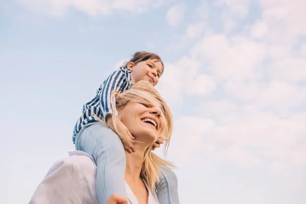 Bottom View Cute Little Daughter Piggy Back Ride Her Smiling — Stock Photo, Image