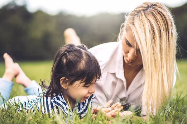 Young Caucasian Blonde Woman Lying Green Grass Playing With0 Her — Stock Photo, Image