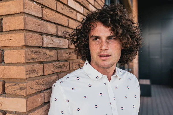 Attractive Stylish Man Model Curly Hair Freckles Posing Outdoor Brick — Zdjęcie stockowe
