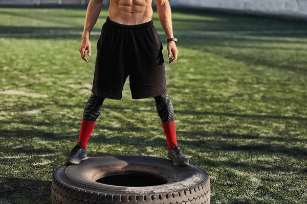 Horizontal Cropped Body Shot Muscular Male Tire Flip Exercises Outdoors — Stock Photo, Image