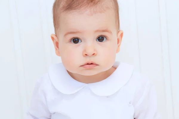 Vakkert Babyportrett Hvit Bakgrunn – stockfoto