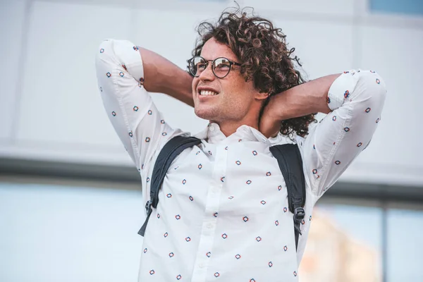 Bonito Jovem Estudante Sexo Masculino Com Mochila Rua Cidade Homem — Fotografia de Stock