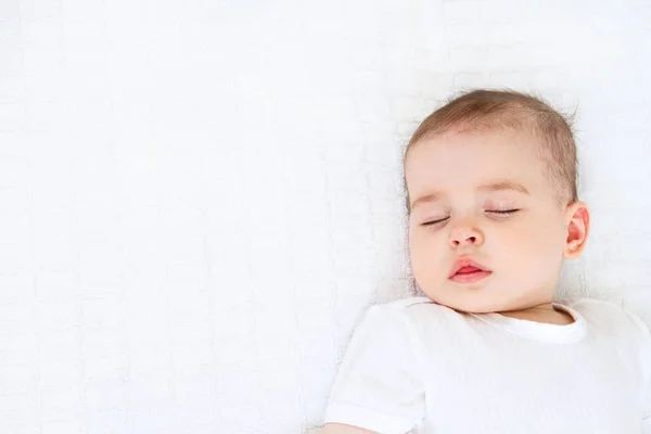 Retrato Cerca Hermoso Bebé Dormido Suelo Bakcground Blanco — Foto de Stock