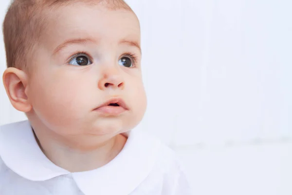 Belo Retrato Bebê Fundo Branco — Fotografia de Stock