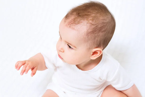 Beau Bébé Mignon Sur Fond Blanc — Photo