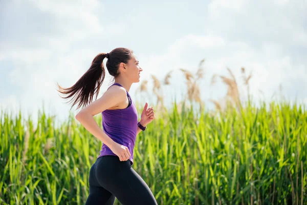 Mooie Vrouw Park Natuur Achtergrond Uitgevoerd Zonnige Dag Zware Training — Stockfoto