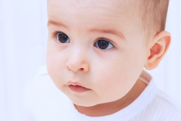 Belo Retrato Bebê Fundo Branco — Fotografia de Stock