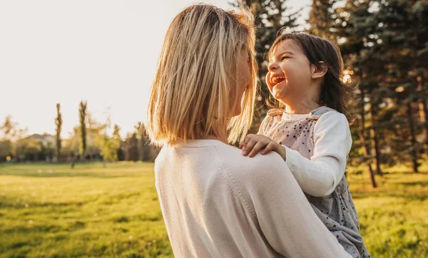 Outdoor Portrait Happy Kid Girl Beautiful Cheerful Mother Playing Outdoor — Stock Photo, Image