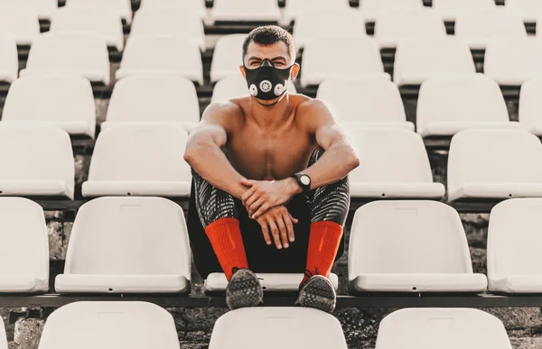 Image Athlete Male Sitting Seat Stadium Mask Outdoor Relaxing Exercises — Stock Photo, Image