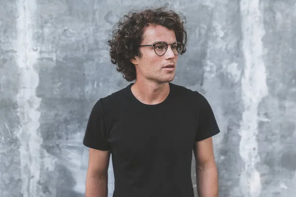 Serious Handsome Man Curly Hair Posing Standing Grey Wall — Stock Photo, Image