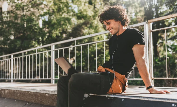 Side View Image Cheerful Caucasian Male Curly Hair Using Laptop — Stock Photo, Image