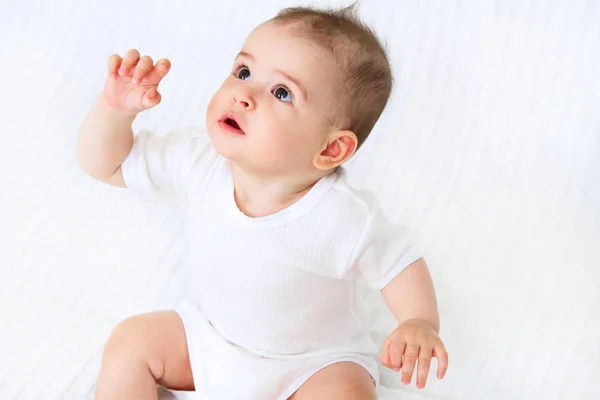 Hermoso Bebé Lindo Sobre Fondo Blanco — Foto de Stock