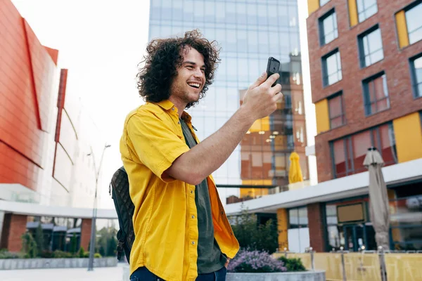 Tiro Horizontal Livre Jovem Tem Uma Conversa Grupo Reunião Line — Fotografia de Stock