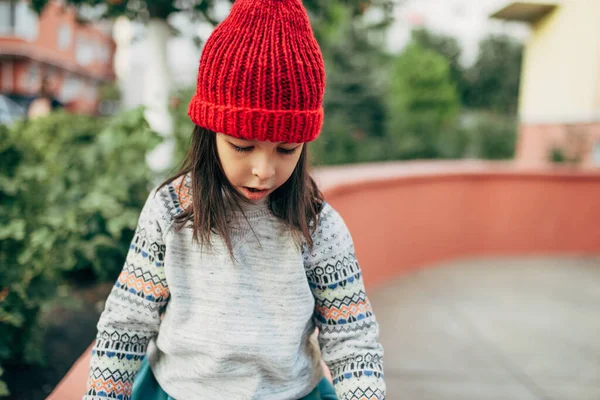 Pretty Little Girl Red Knitted Hat Resting School Cute Child — Stock Photo, Image