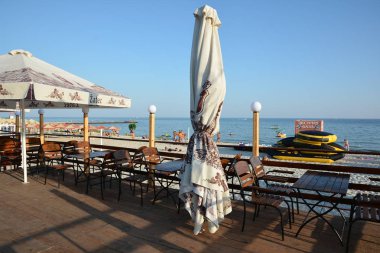 Gezinti güvertesinde şemsiye