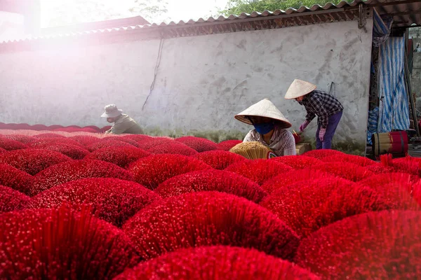 Die Herstellung Von Traditionellem Vietnamesischem Weihrauch Der Werkstatt Eines Dorfes — Stockfoto