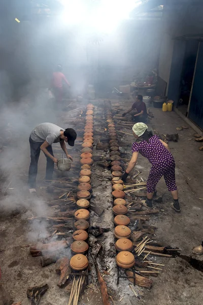 Hanam Vietnam Janvier 2019 Les Travailleurs Cuisinent Poisson Avec Pot — Photo