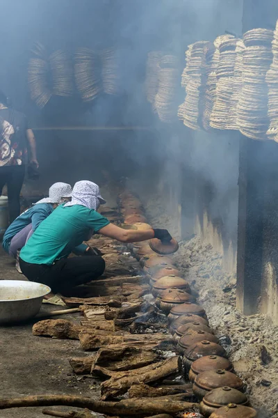 Hanam Vietnam Janvier 2019 Les Travailleurs Cuisinent Poisson Avec Pot — Photo