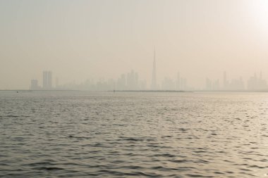 Dubai, Birleşik Arap Emirlikleri 01 Haziran 2018 Dubai Creek Harbour Burj Dubai Dubai kanal waterfront bulunan ve en yüksek kulenin Creek kule için 2020 konum tamamlanması bekleniyor