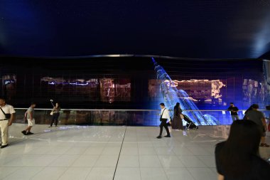 Dubai, Birleşik Arap Emirlikleri 23 Temmuz 2018 Dubai Alışveriş Merkezi Downtown Dubai en büyük alışveriş merkezi içinde BAE ile toplam iç kullanım alanı 5.9 milyon sq ft Burj Khalifa yanında bulunan.