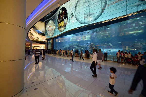 Dubái Emiratos Árabes Unidos Julio 2018 Dubai Mall Situado Centro —  Fotos de Stock