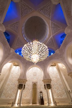 Abu Dhabi, Birleşik Arap Emirlikleri, 09 Ağustos 2018, Şeyh Zayed Grand Camii Merkezi (Szgmc) kararname numarası tarafından kurulduğu 18 yıl 2008, BAE'en büyük Camisi.