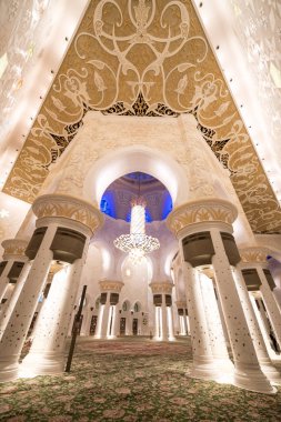 Abu Dhabi, Birleşik Arap Emirlikleri, 09 Ağustos 2018, Şeyh Zayed Grand Camii Merkezi (Szgmc) kararname numarası tarafından kurulduğu 18 yıl 2008, BAE'en büyük Camisi.